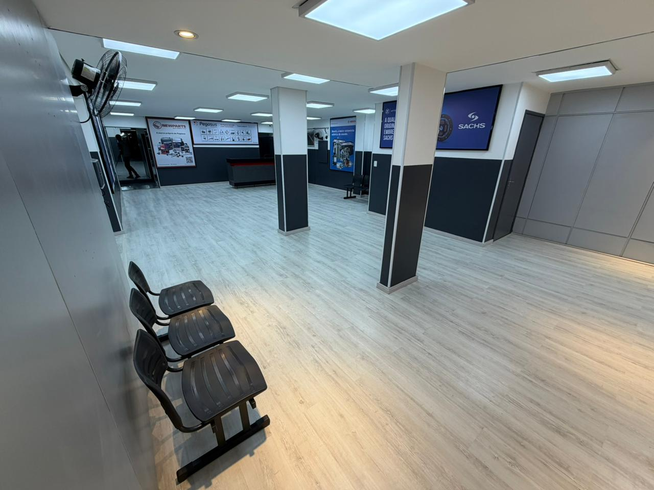 Ambiente interno renovado da Pegasus Autopeças